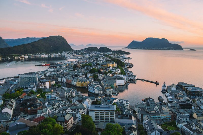 Art Nouveau parel Ålesund met Hurtigruten en Nordic