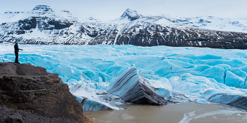 Gletsjerwandeling-Svinafellsjokull-in-IJsland-zomeractiviteit