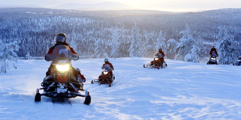 Meerdaagse sneeuwscooter tocht in Lapland