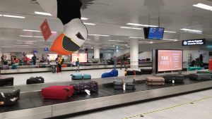 De-bagageband-in-de-luchthaven-van-Reykjavik