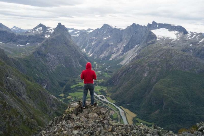 Uitzicht op de Romsdalseggen Ridge in Noorwegen met Nordic
