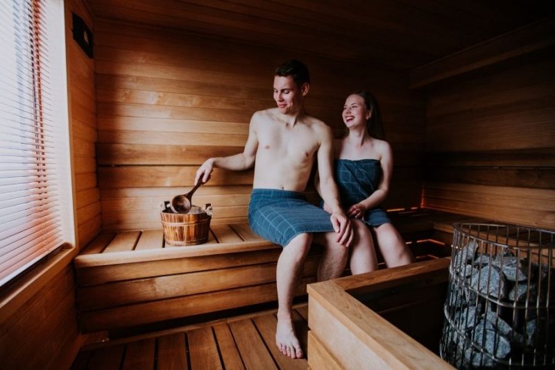 Koppel in de sauna