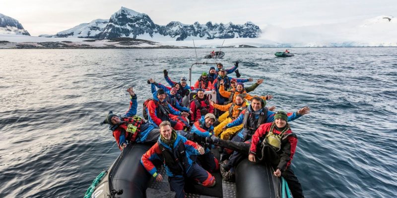 Het-expeditieteam-Damoy-Point-op-exploratiereis-met-Nordic-©Karsten-Bidstrup-Hurtigruten