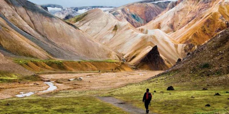 Wandelen door IJsland door adembenemende berglandschappen