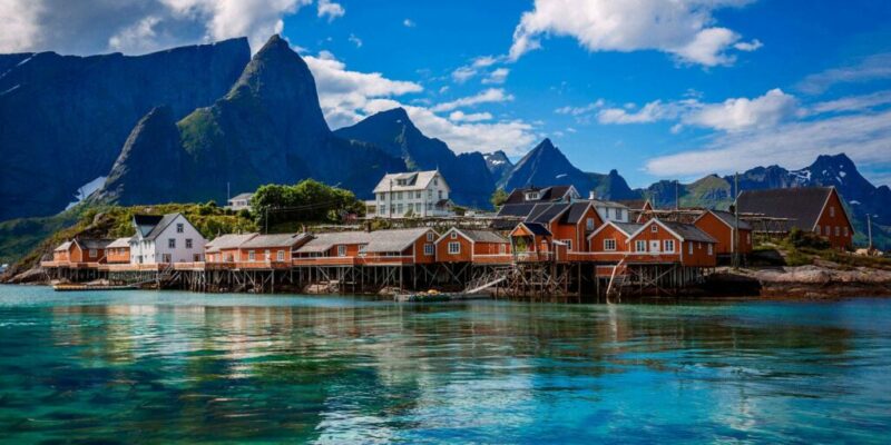 Vissershuisjes-op-de-LofotenFotolia
