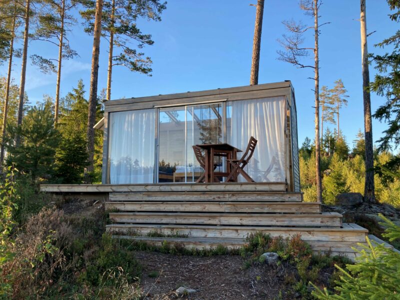 Hotel Sommerhagen in Zweden, hotelkamer van glas in het bos