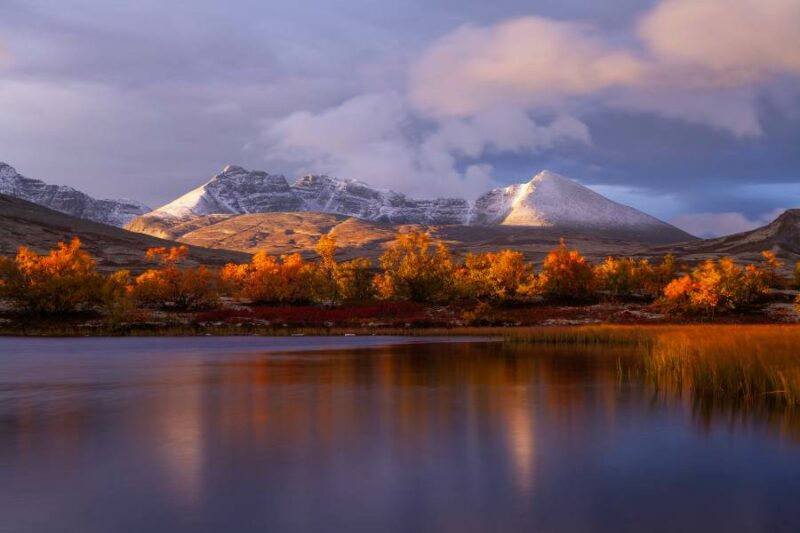 De bergen van Rondane National park in Noorwegen in de herfst