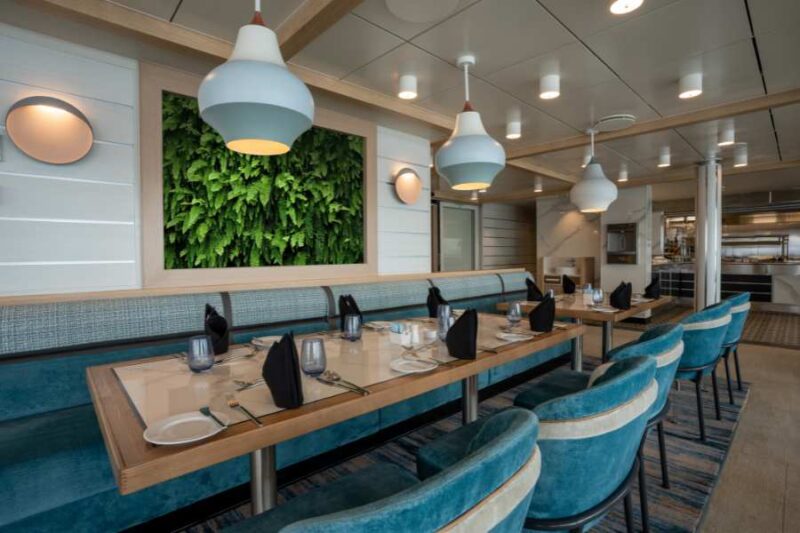 Restaurant van het Ocean Albatros schip tijdens een zeereis met Nordic