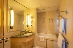 Bathroom Expedition Suite MS Midnatsol