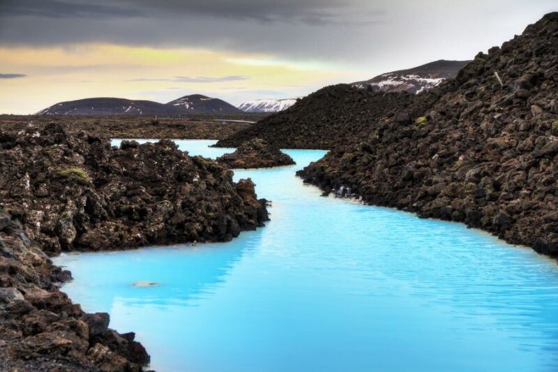 helend water in de blue lagoon in ijsland