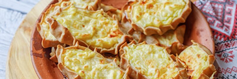 De typisch Finse Karelische Pastei - Reis naar Finland met Nordic