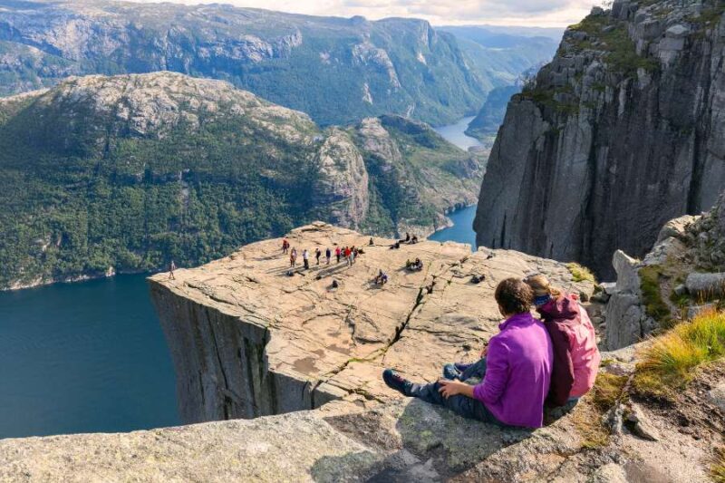Preikestolen bij Stavanger in Noorwegen. Reis naar Scandinavië met Nordic