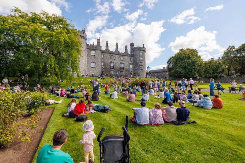 Kilkenny-Castle-tijdens-Kilkenny-Arts-Festival-in-Ierland-met-Nordic-©Dylan-Vaughan-Photography