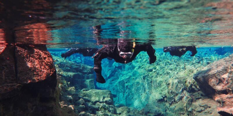 Snorkelen in Silfra kloof in IJsland