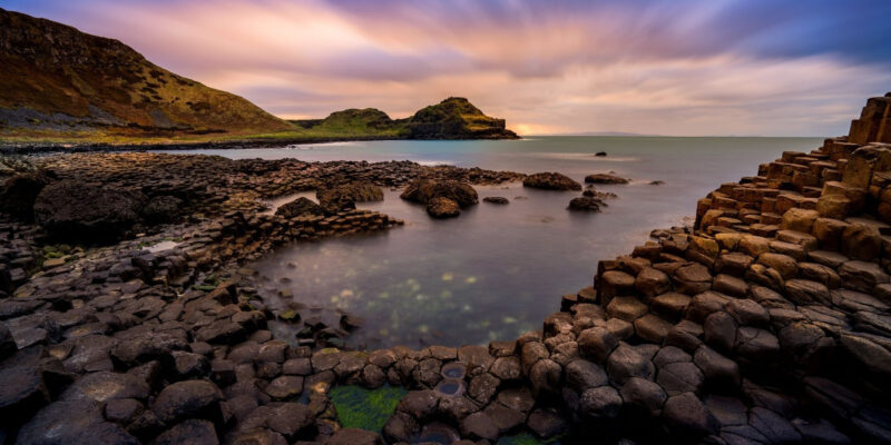 Zonsondergang-Giants-Causeway-Ierland-met-Galtic