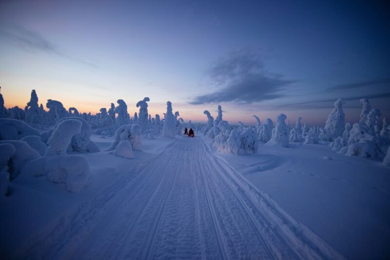 sneeuwscootertocht in Ruka in Fins Lapland met Nordic