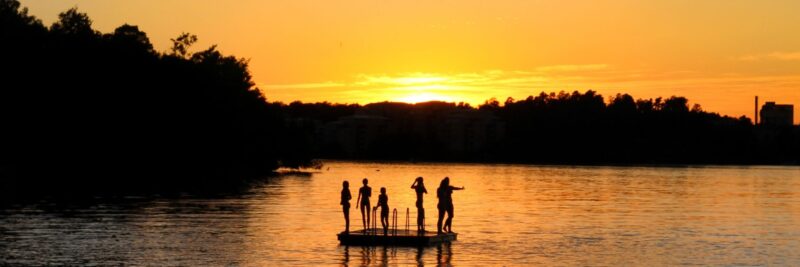 Zonsondergang in Scandinavië met Nordic