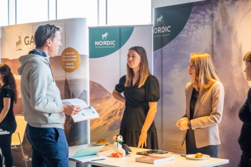 KLant-aan-infostand-nordic-experience-day-800x533