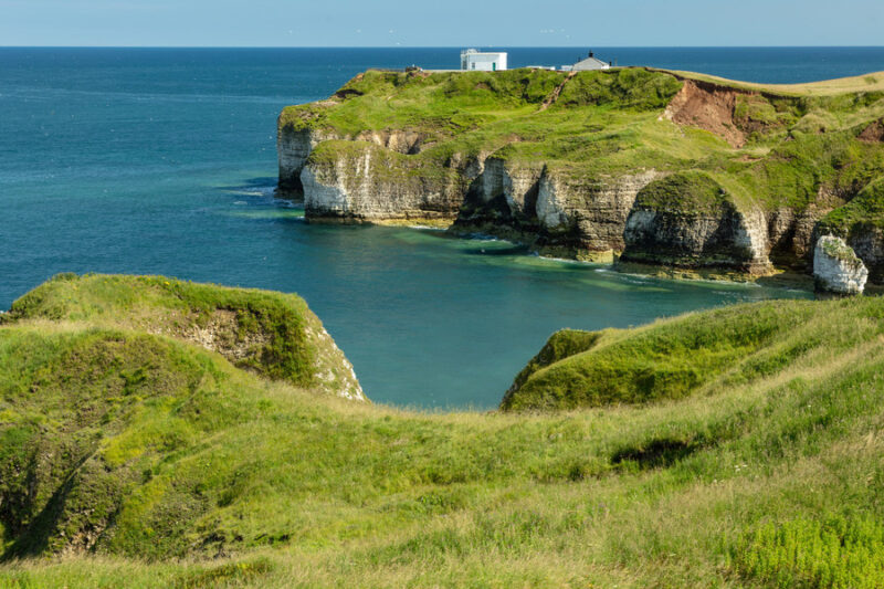 Kliffen en baai bij Flamborough Head Yorkshire Engeland Verenigd Koninkrijk
